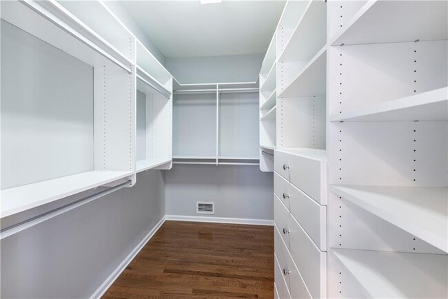 Building Photo - 5707 Community Ln