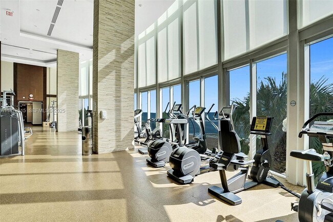 Building Photo - 16001 Collins Ave