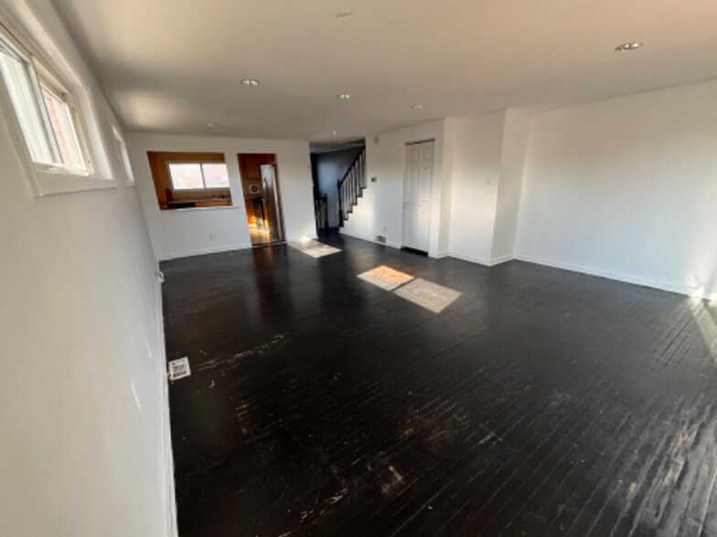 Building Photo - 2129 Ravenwood Dr