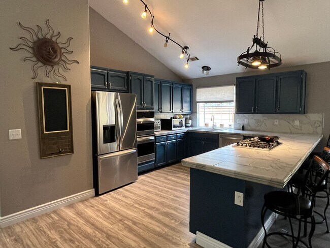 Building Photo - Country Living in Ranchland Acres!