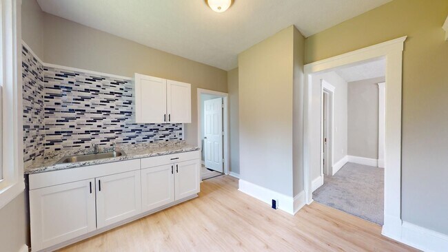 Building Photo - 2053 W.99th