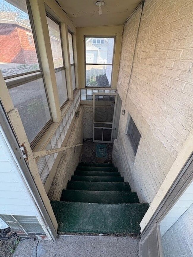 Interior Photo - 3309 University Ave