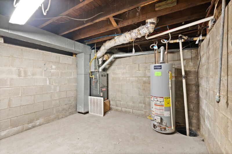 Building Photo - 2222 Duncan St