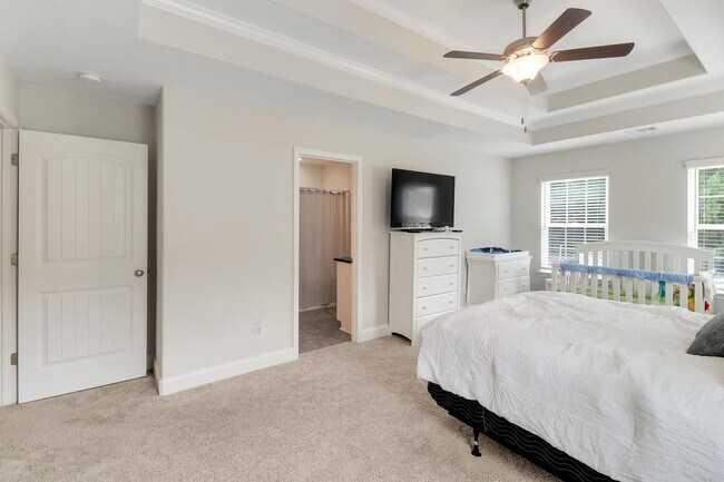 Building Photo - RATE DROP ALERT (was $2300/month)!