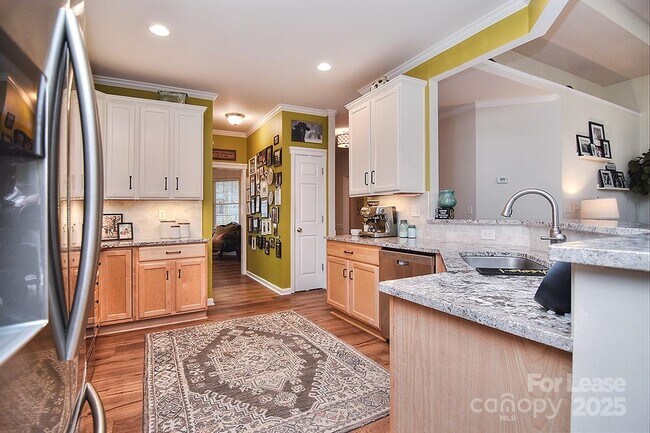 Building Photo - 1116 Sarandon Dr