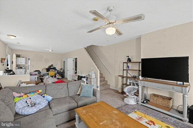 Building Photo - 201 Sumac St