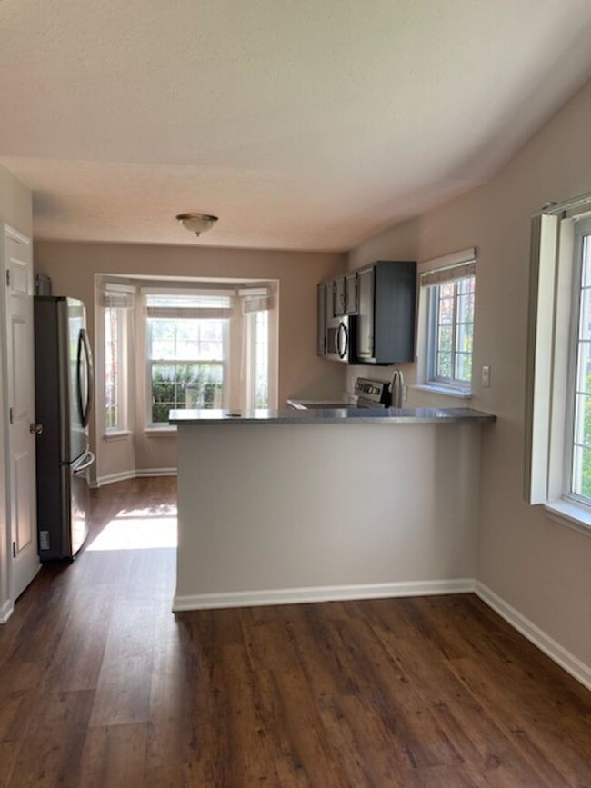 Building Photo - Spacious Washington Township Two Bedroom R...
