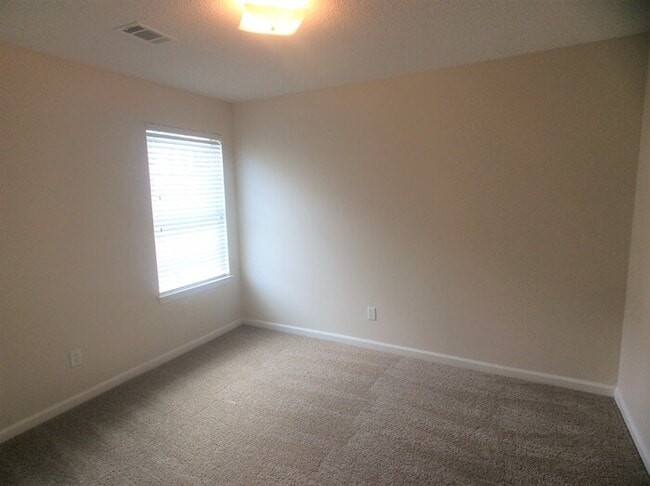 Building Photo - 1894 Roble Dr