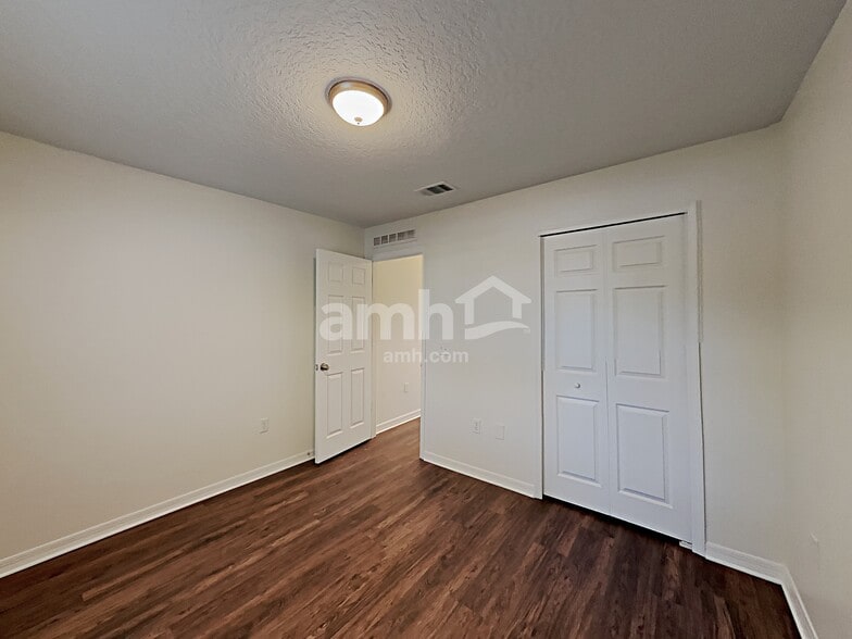 Building Photo - 520 Brown Bear Way