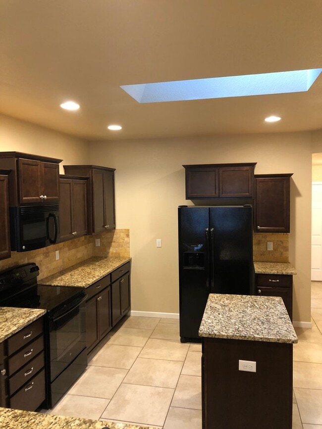 Building Photo - Very Nice 3 bed, 3 bath 2 car Home on a cul-de-sac in Peyton with Mountain Views