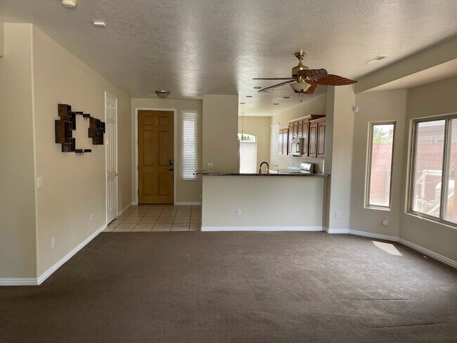 Building Photo - Beautiful 3 Bedroom Home in Coral Canyon!