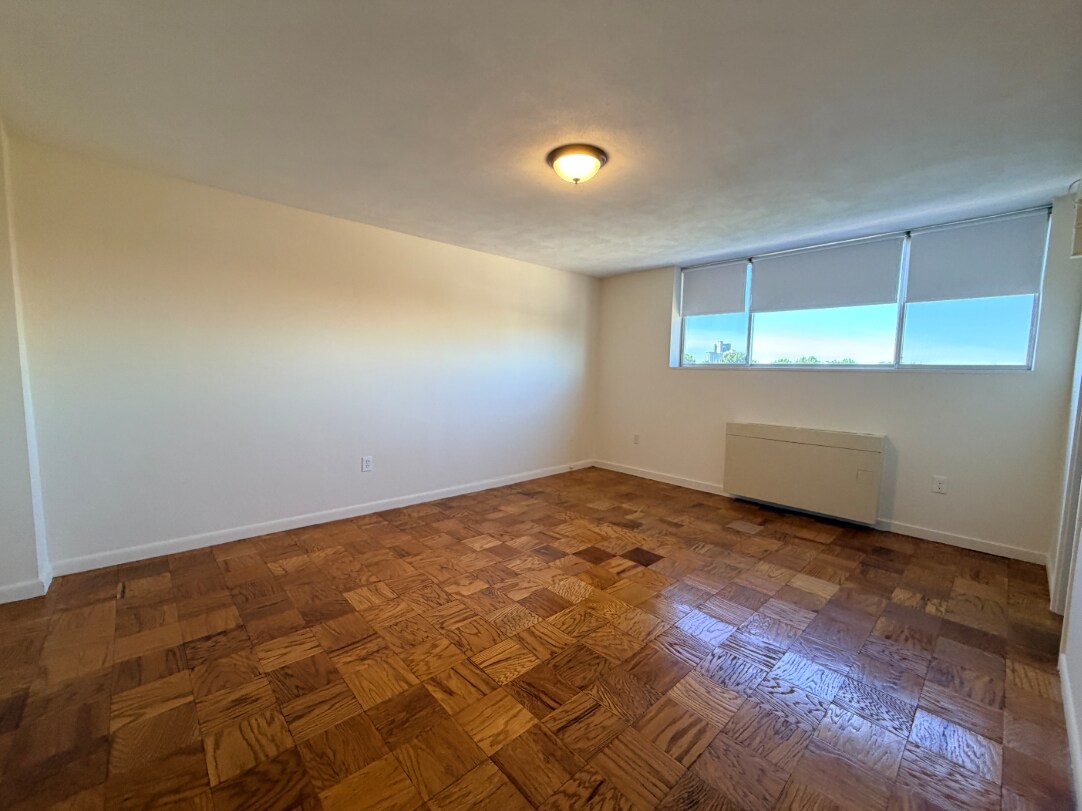 Building Photo - 16 Monmouth Ct