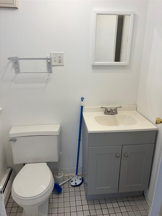 Building Photo - 892 Pine Ave