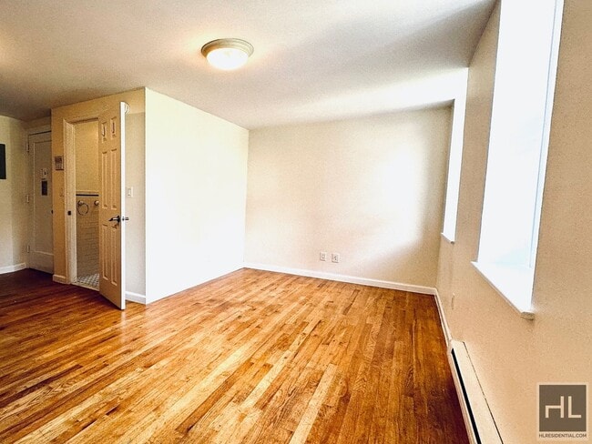 Building Photo - 234 Mott St