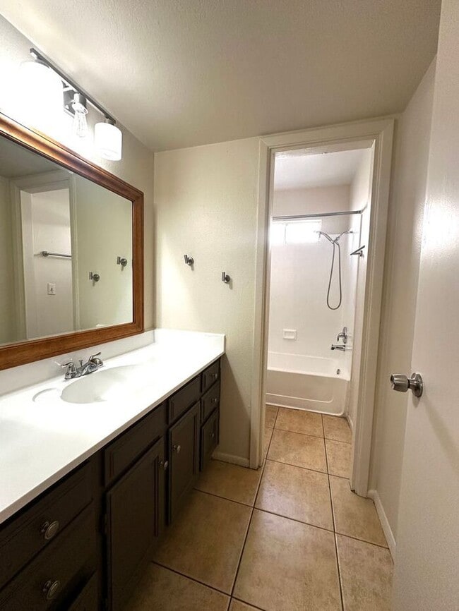 Building Photo - $500 Move In Special!2-bedroom, 1-bath apartment in Mesa, AZ