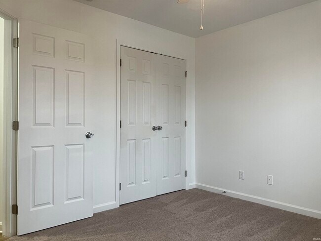 Building Photo - 7872 Sandalwood Dr