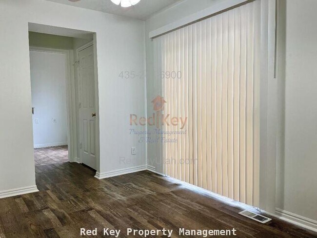Building Photo - 410 W Single Family Home