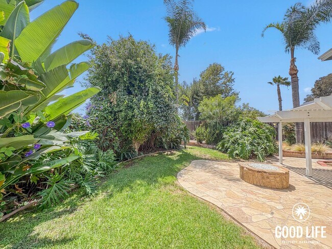 Building Photo - SD: Stunning 4BD/3BA Home in Vista with Panoramic Views, Private Balcony & Large Yard
