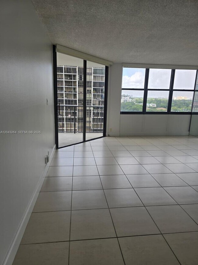 Building Photo - 1901 Brickell Ave