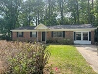 Building Photo - 1540 Pine View Dr
