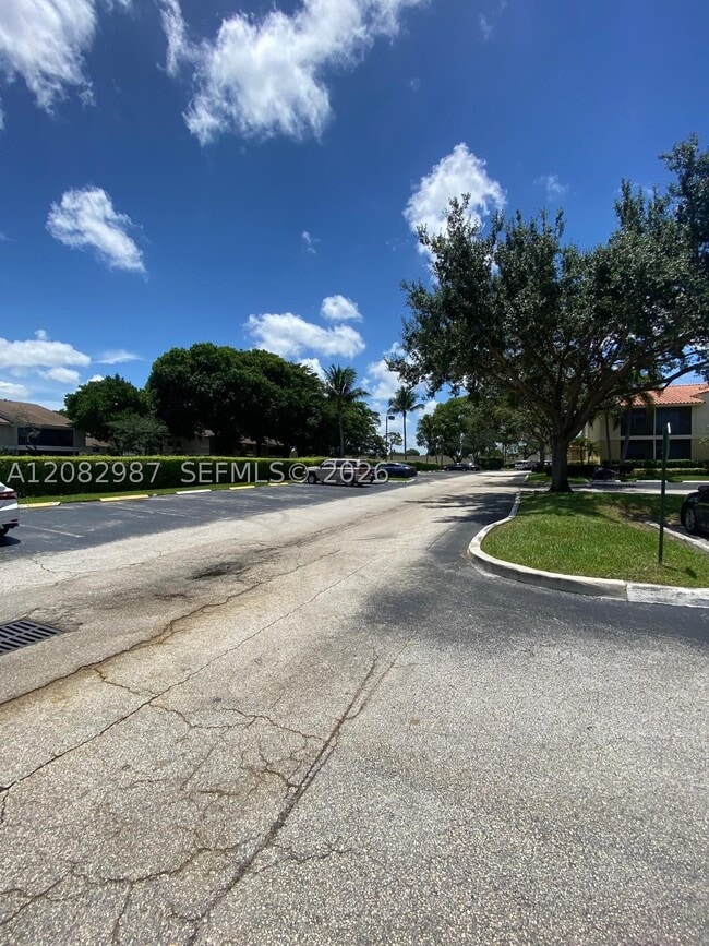 Building Photo - 1257 SW 46th Ave