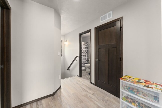 Building Photo - 4500 E Whisper Ridge Pl