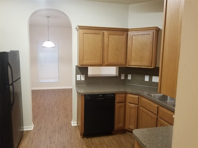 Building Photo - 2406 Hawks Rd