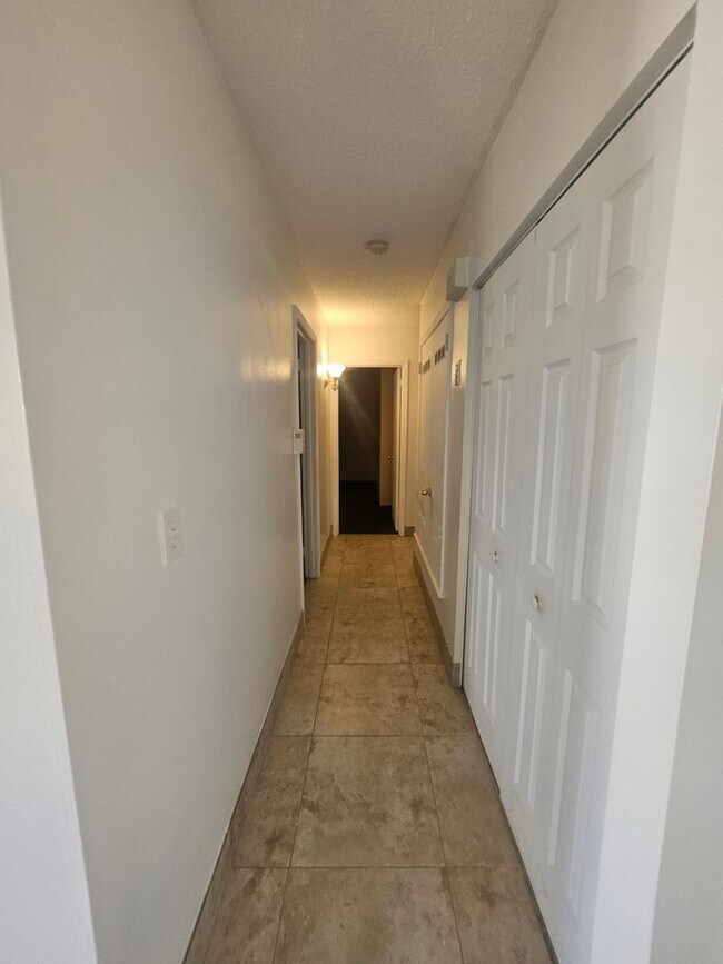 Building Photo - Single Family Home in Port Charlotte