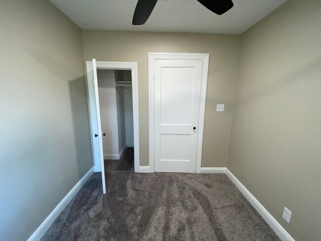 Building Photo - 41 N Kossuth St