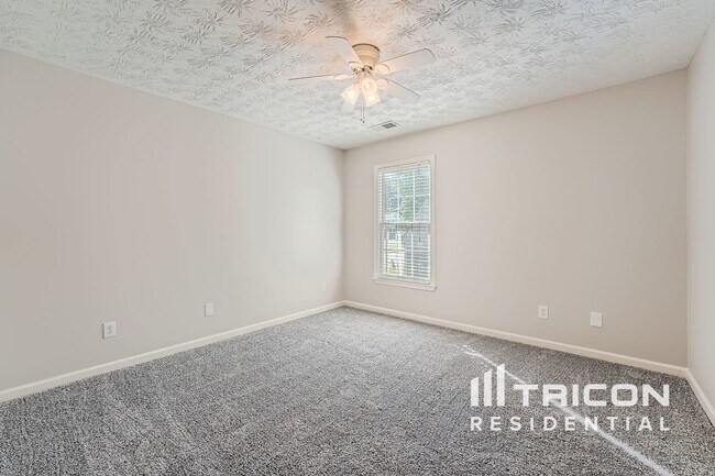 Building Photo - 3433 Palm Cir