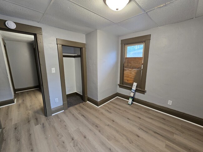 Building Photo - 419 Bratnober St