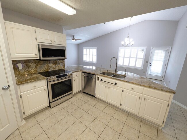 Building Photo - 9475 Pine Lily Ct