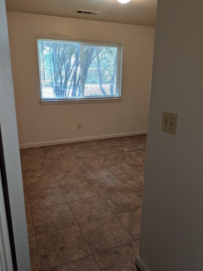 Building Photo - Coming Soon! Four Bedroom Duplex in North ...