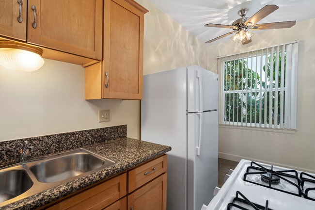 Building Photo - 4121 Halldale Ave