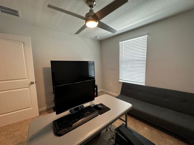 Building Photo - Resort Style Living! Stunning 3/2.5 Townhome in Waterleigh! Available April!