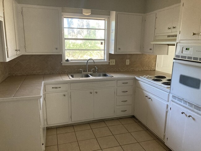 Building Photo - 1318 Plantation Blvd