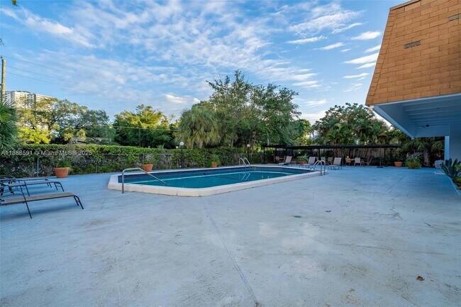 Building Photo - 16851 NE 23rd Ave