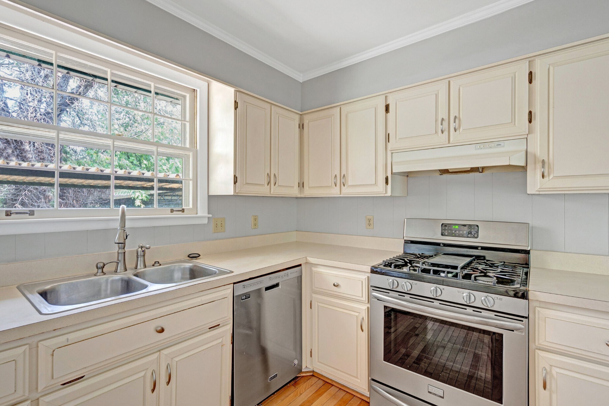 Building Photo - 5017 W Durrett Dr