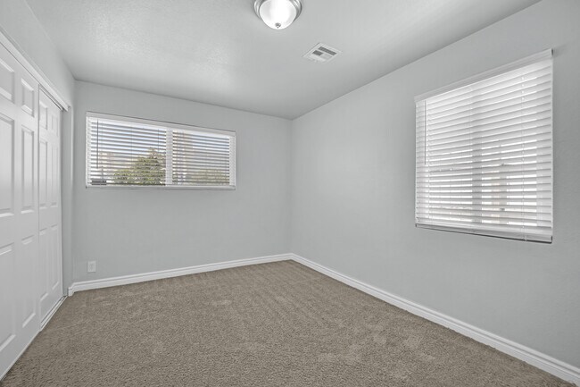 Building Photo - 2221 Santa Clara Dr