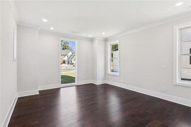 Building Photo - 115 Thome Dr