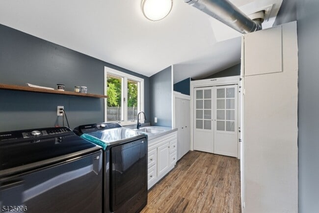 Building Photo - 3 Cypress Rd