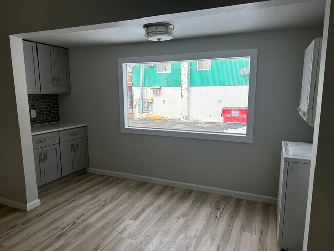 Building Photo - 414 Lincoln St