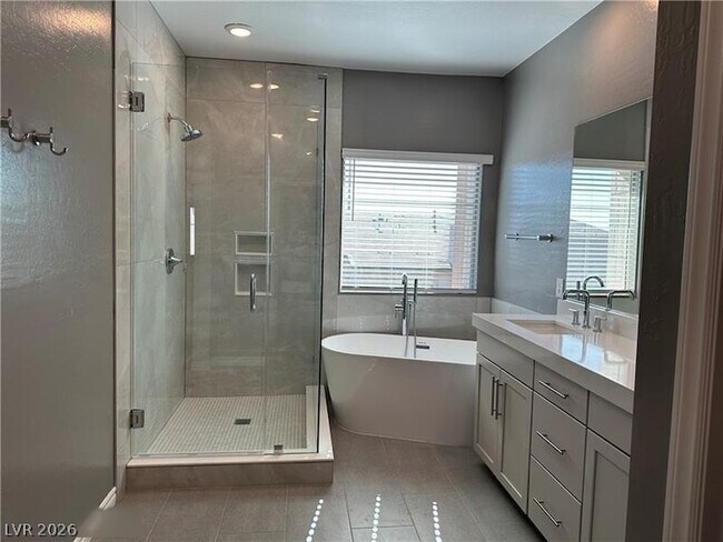 Building Photo - 600 N Carriage Hill Dr