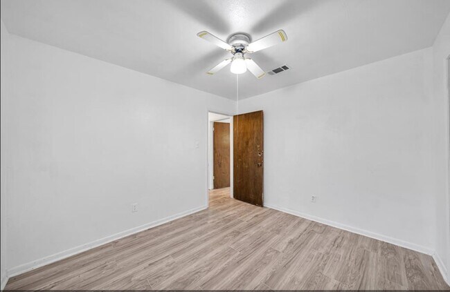 Building Photo - 8447 Sterlingshire St