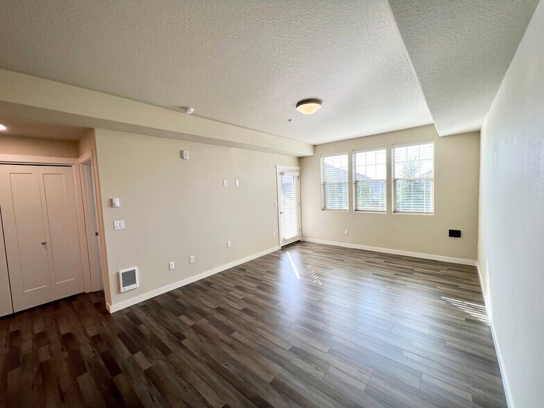 Building Photo - 16322 NW Chadwick Way