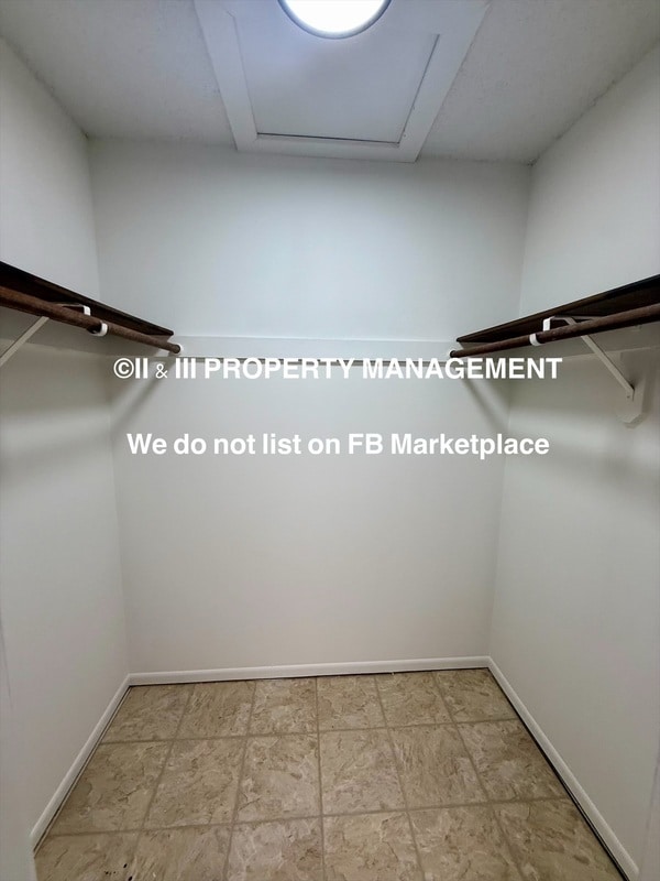 Building Photo - 138 E Nelson Cir