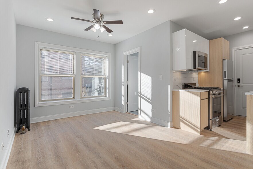 Primary Photo - 1631 W Chase Ave