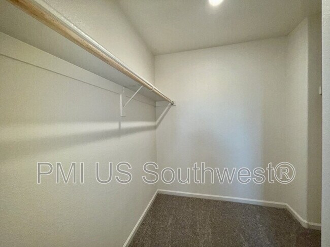 Building Photo - 2411 Village Dr