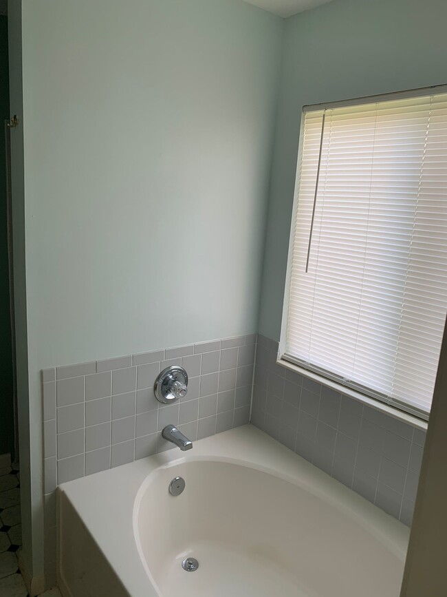 Building Photo - 5658 Baywatch Way