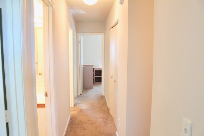 Building Photo - 578 Pheasant Run Cir